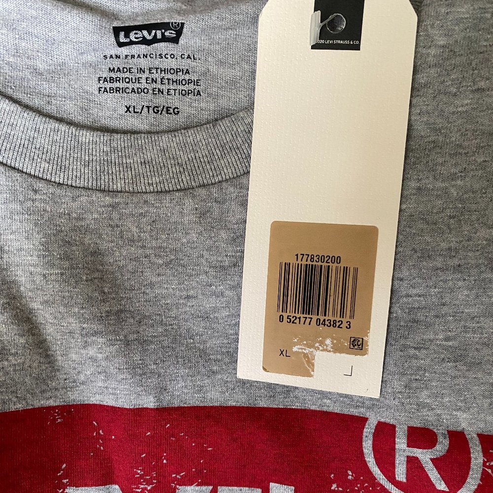 💖MEGA SALE💖Levi’s Men's Graphic Set-in Neck Midtone Gray Size M/XL 177830200 - Picture 3 of 3